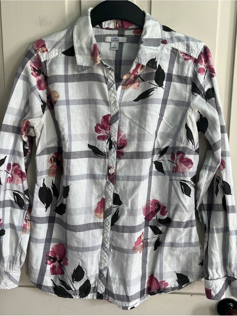 croft & barrow Gray and White Plaid Button-Up Shirt
